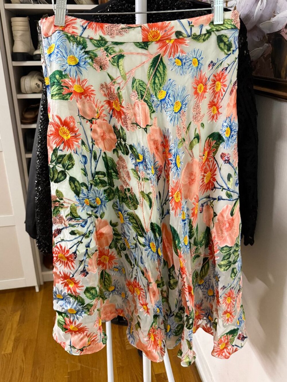 Alice + Olivia Nanette Floral Midi Skirt